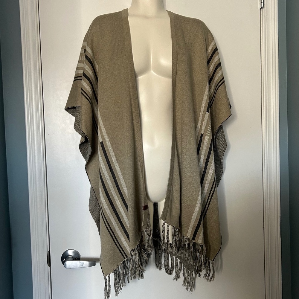 Roots Canada Grey Knit Frill Bottom Drape Poncho with Maple Leaf Detail
